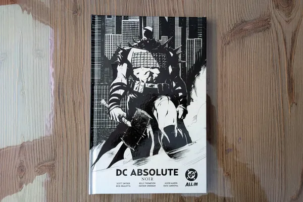 "DC Absolute Noir" - Batman bez kasy, Diana bez raju, Superman bez Kentów. Wszyscy bez koloru